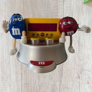 M&M Radio/Digital Clock